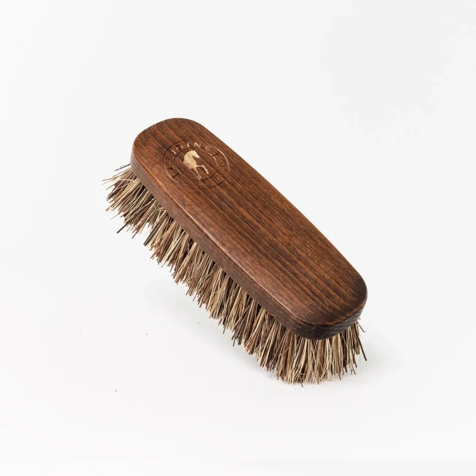 L'Evoine lille rodbørste naturfiber træ hest
