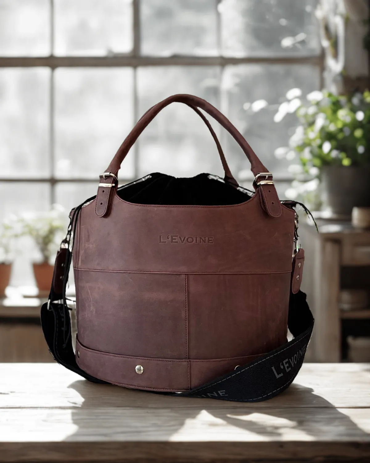 L'Evoine Le Baquet strigletaske burgundy læder vandafvisende