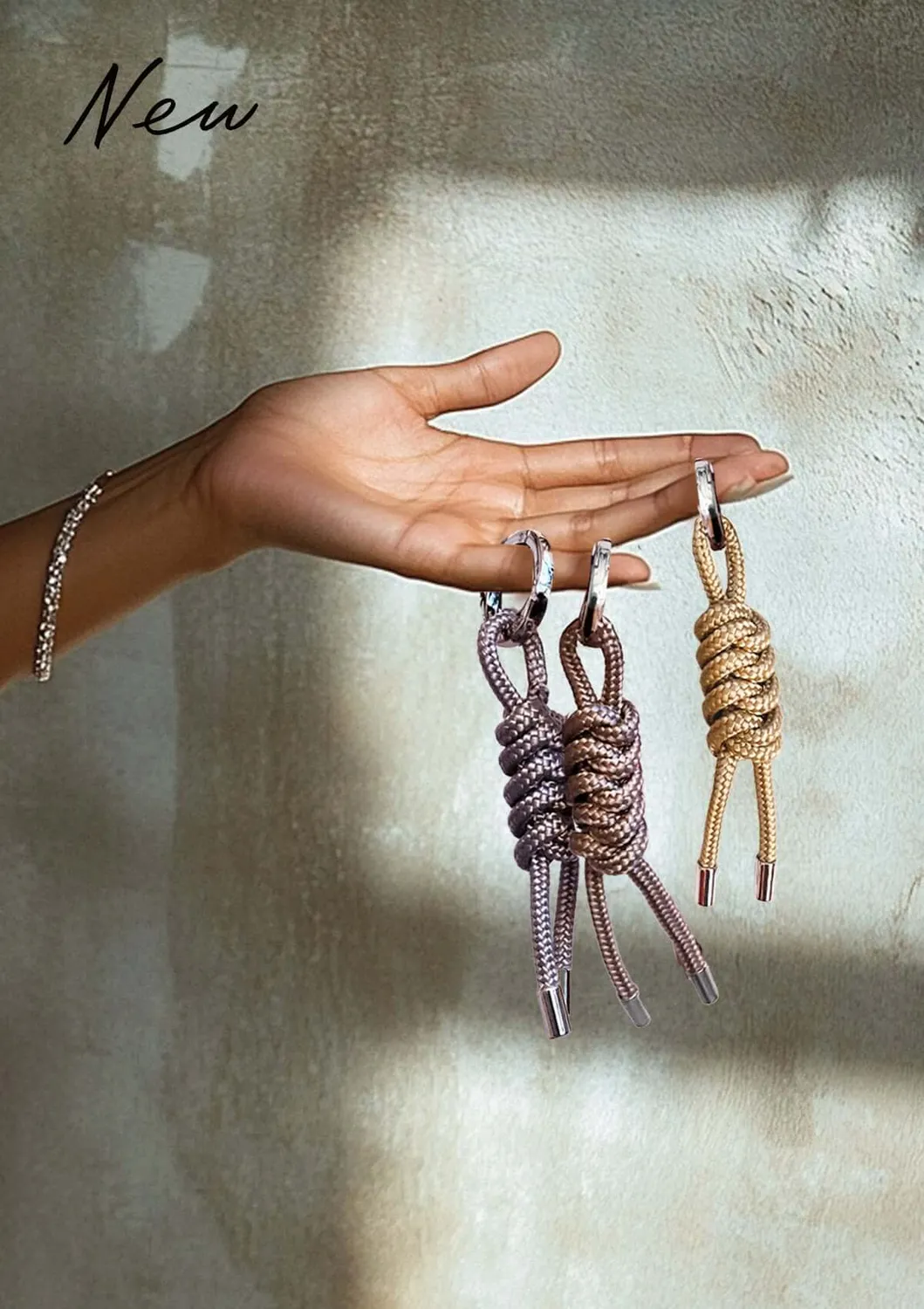 LOPE Stable Bag Charm Twist taskevedhæng brun nylon