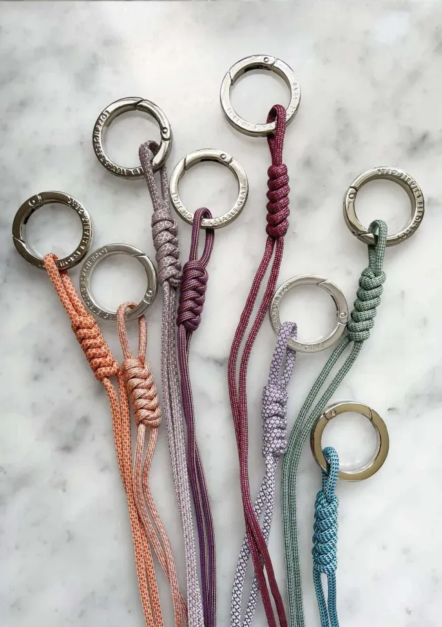 LOPE Stable Bag Charm long taskevedhæng guld
