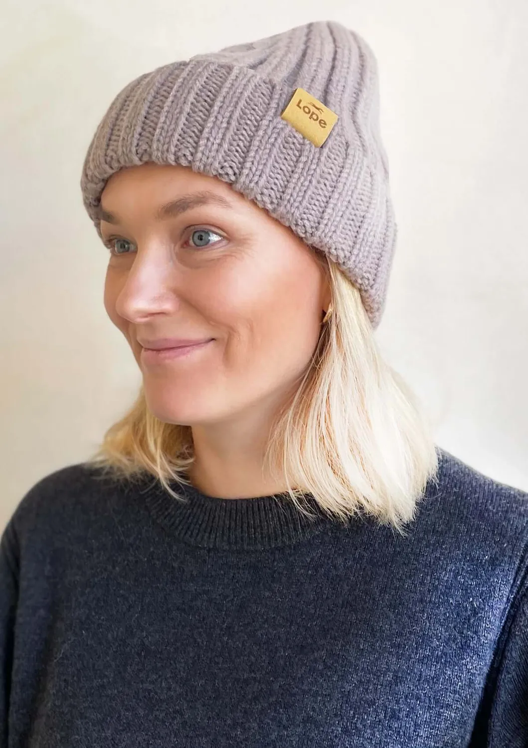 LOPE Cozy beanie sand melange strik one size