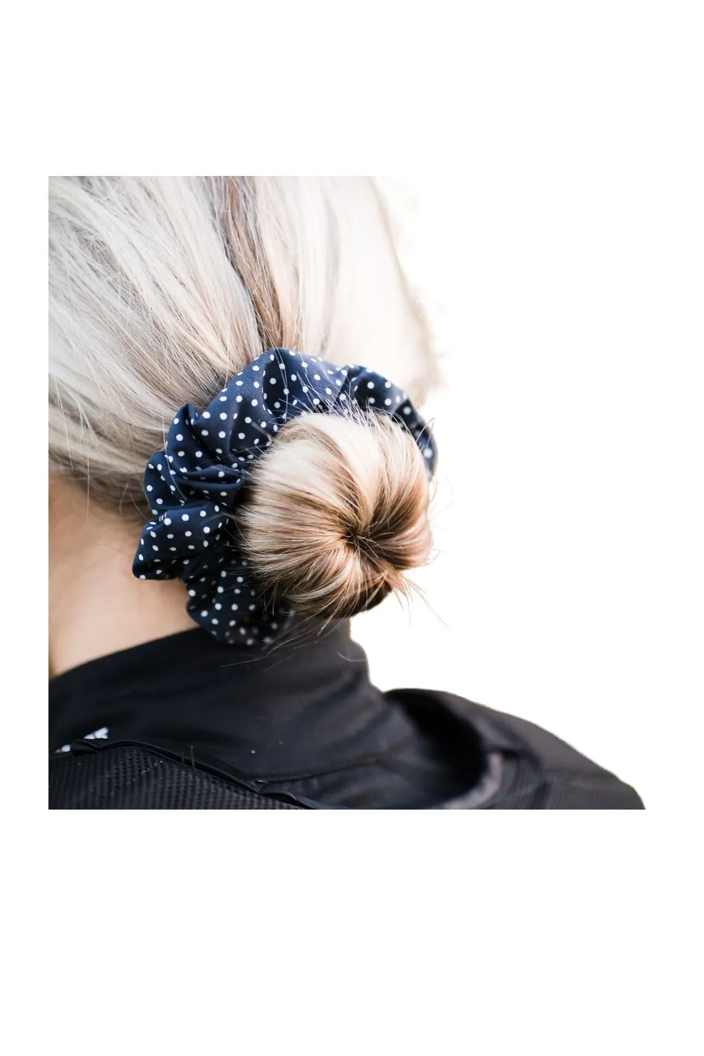 Racesafe Spotted Scrunchie hårelastik Navy prikket