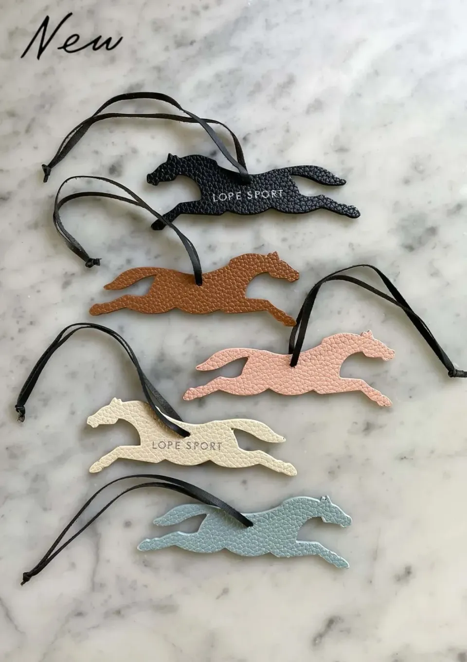 LOPE Signature Horse bag charm sort PU-læder