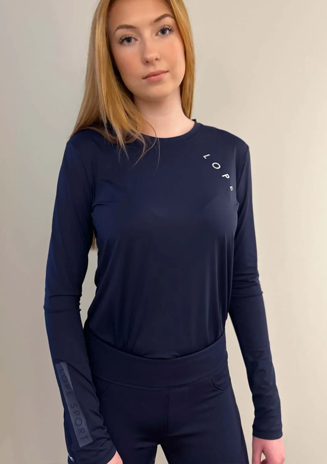 LOPE Liquid Fit langærmet funktionstop navy åndbar