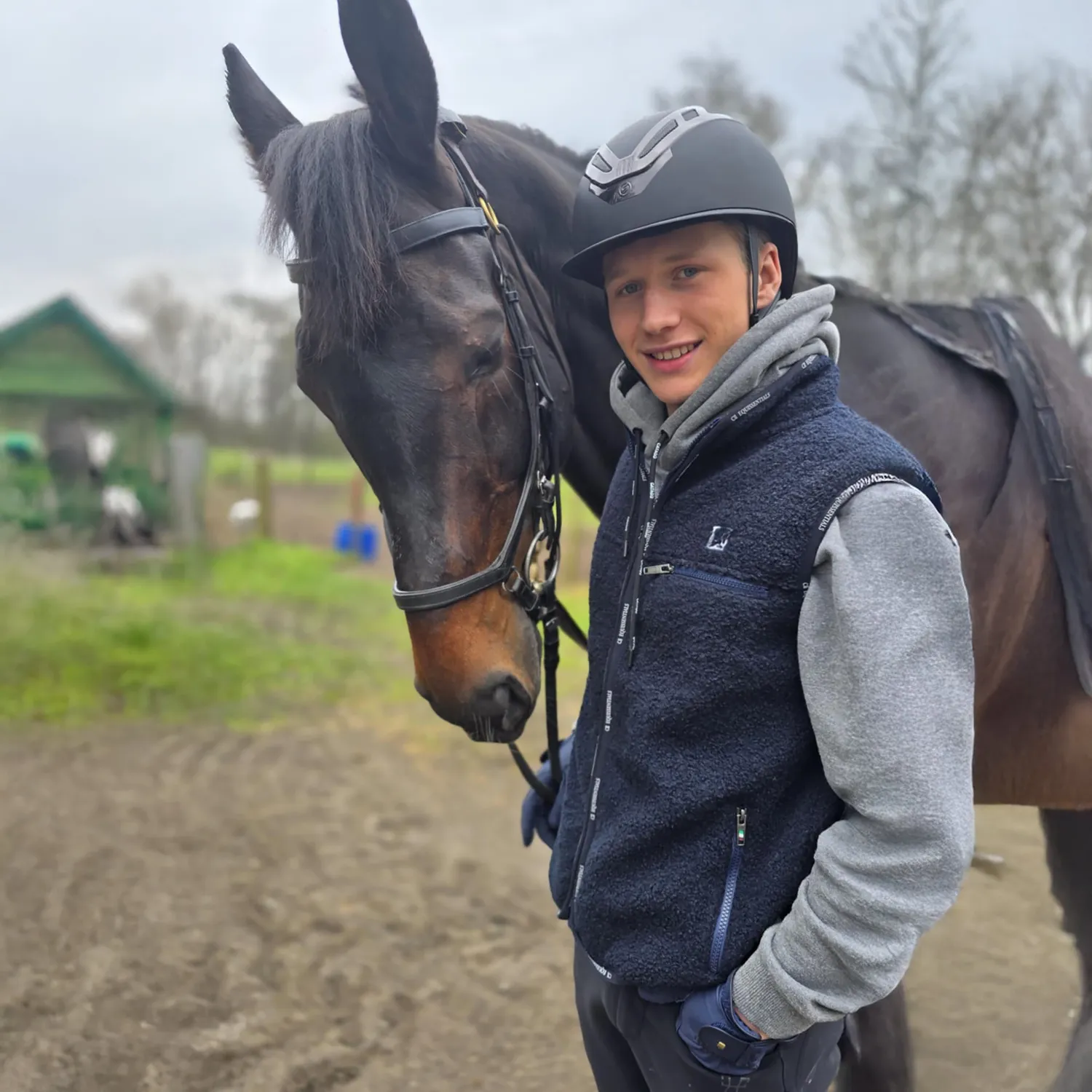 C2E Equestrain Elk Grove fleecevest navy sherpa