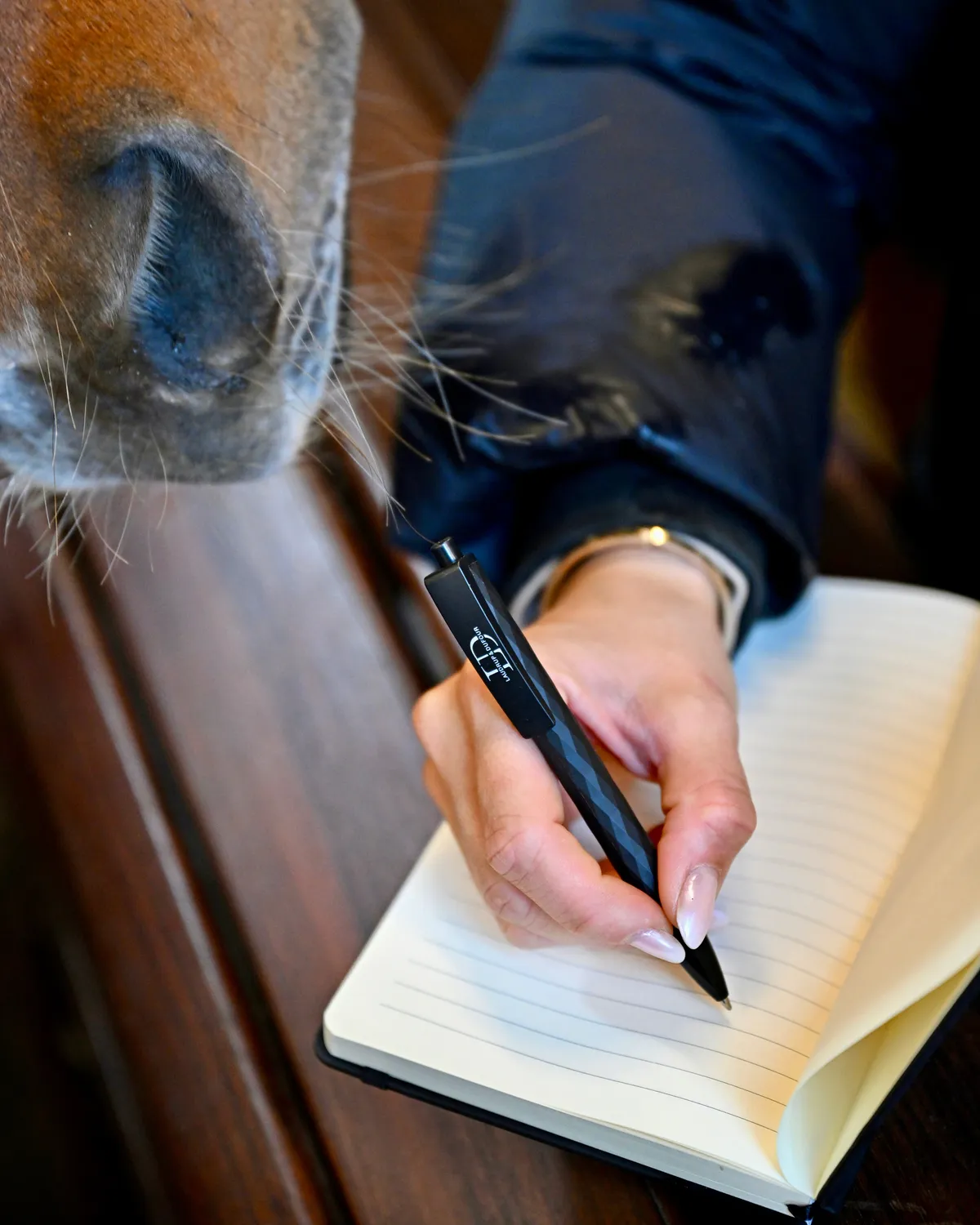 Laudrup & Dufour notesbog med pen linjeret